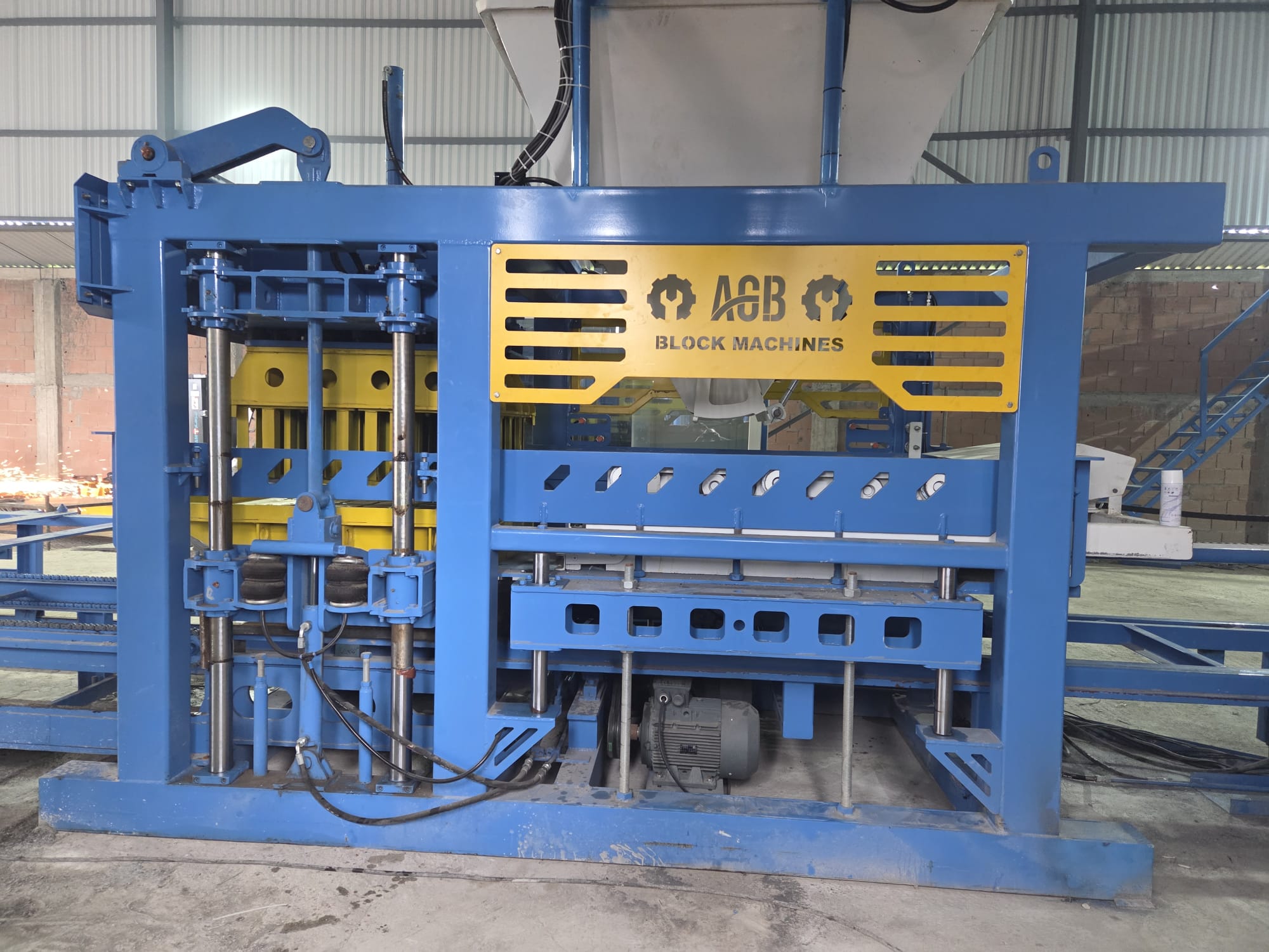 machine &agrave; parpaing automatique 